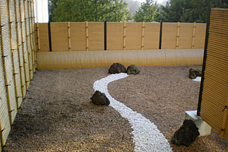 少し富士山も見える坪庭側露天風呂付和室10畳（一例）